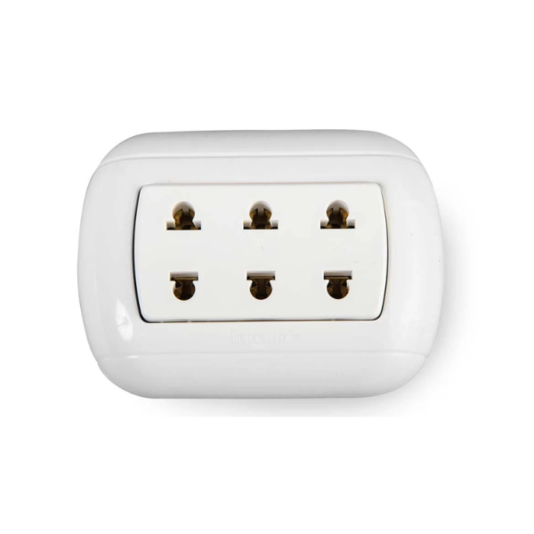 TOMACORRIENTE UNIVERSAL TRIPLE P96 BTICINO